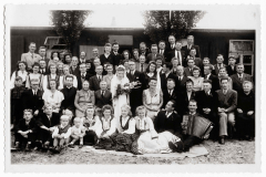 Kāzas Omštēdē: Ārijs, Silvija, Alberts, Valentīna (08.1947)