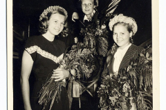 Jāņu svinības Omštēdē: Gita, Silvija, Zenta (25.06.1952)