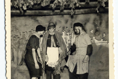 Skautu jubileja: 'Trīs māsas mēs bijām' (Omštēde, 1956)