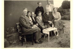 Kopānākšana: Silvija, Ārijs, Valentīna, ģenerālis Bangerskis (04.1956)